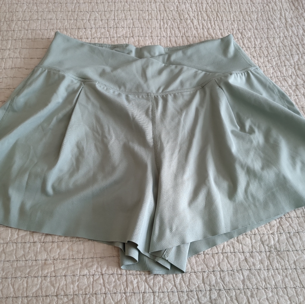 Yogalicious Green Skort-Style Shorts with A-Line Fit